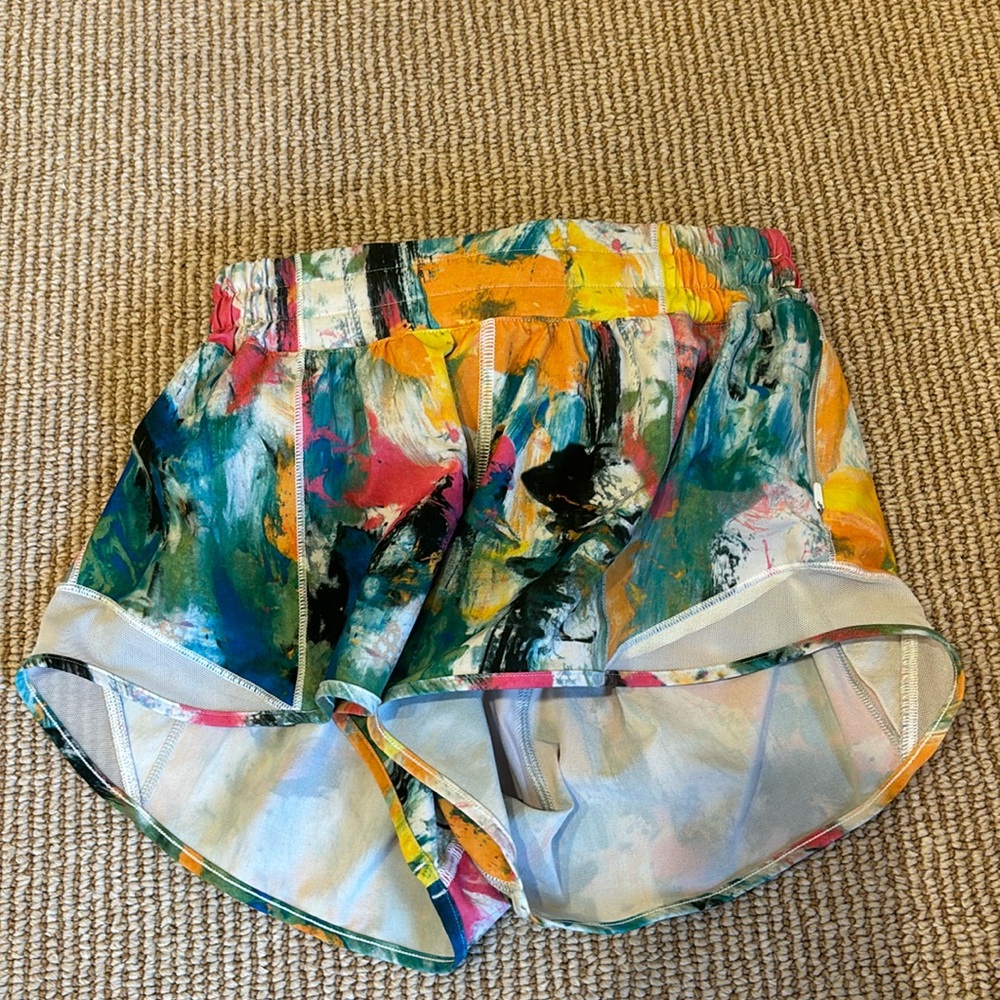 Lululemon Hotty Hot LR Short 2.5" Line 🌈 Size 4.